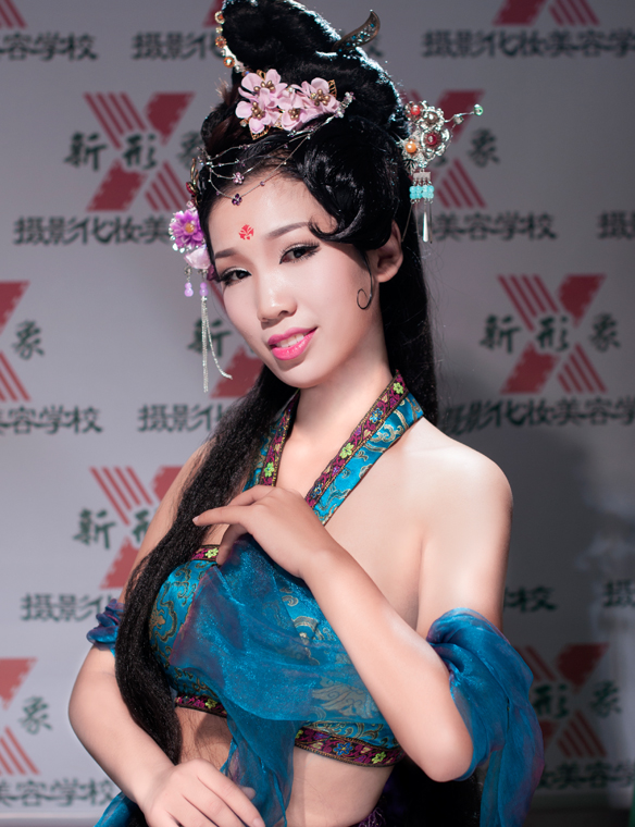 新形象化妆造型